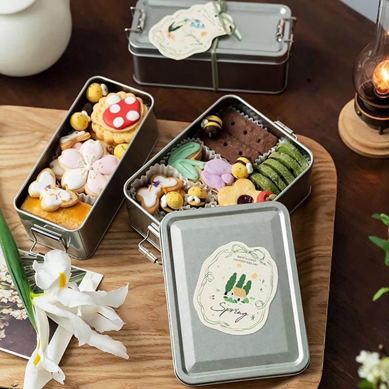 長方形のブリキ製クッキー缶。蓋付きで、防塵性があり、家庭用、 - Cookies Pack のレビューと価格